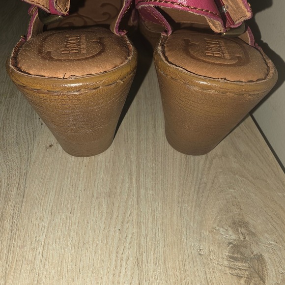 Born Womens Pink Raspberry Leather Buckle Wedge Sandals Size 9 - Picture 5 of 11